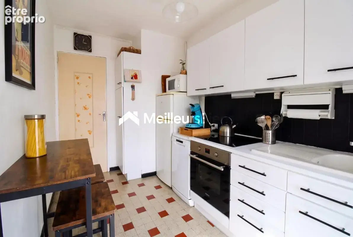 VILLEURBANNE CUSSET, appartement T3 de 68 m² coup de cœur avec ascenseur - Balcon - Cave - 1 place de stationnement  - Garage en - photo 4
