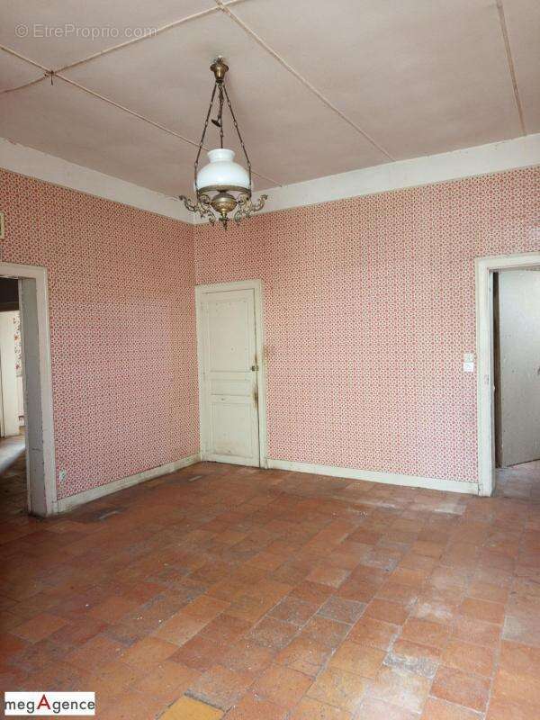 Maison  5 pièces,  cave et dépendance - photo 7