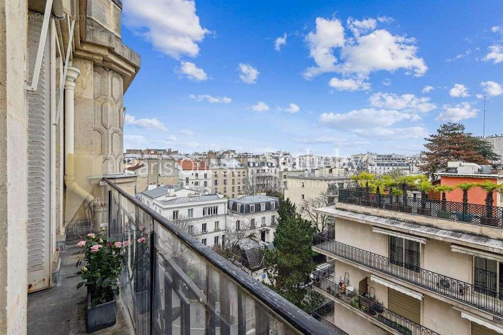 Appartement à NEUILLY-SUR-SEINE