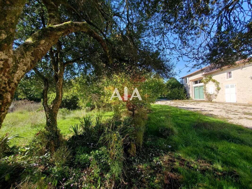 Maison à THEIL-RABIER