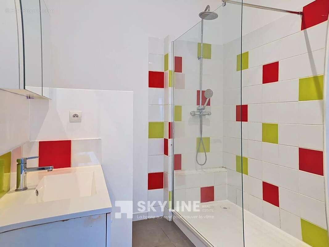 Appartement à MARSEILLE-4E