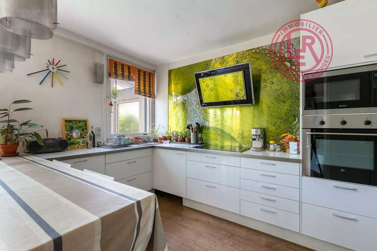Appartement à PARIS-14E