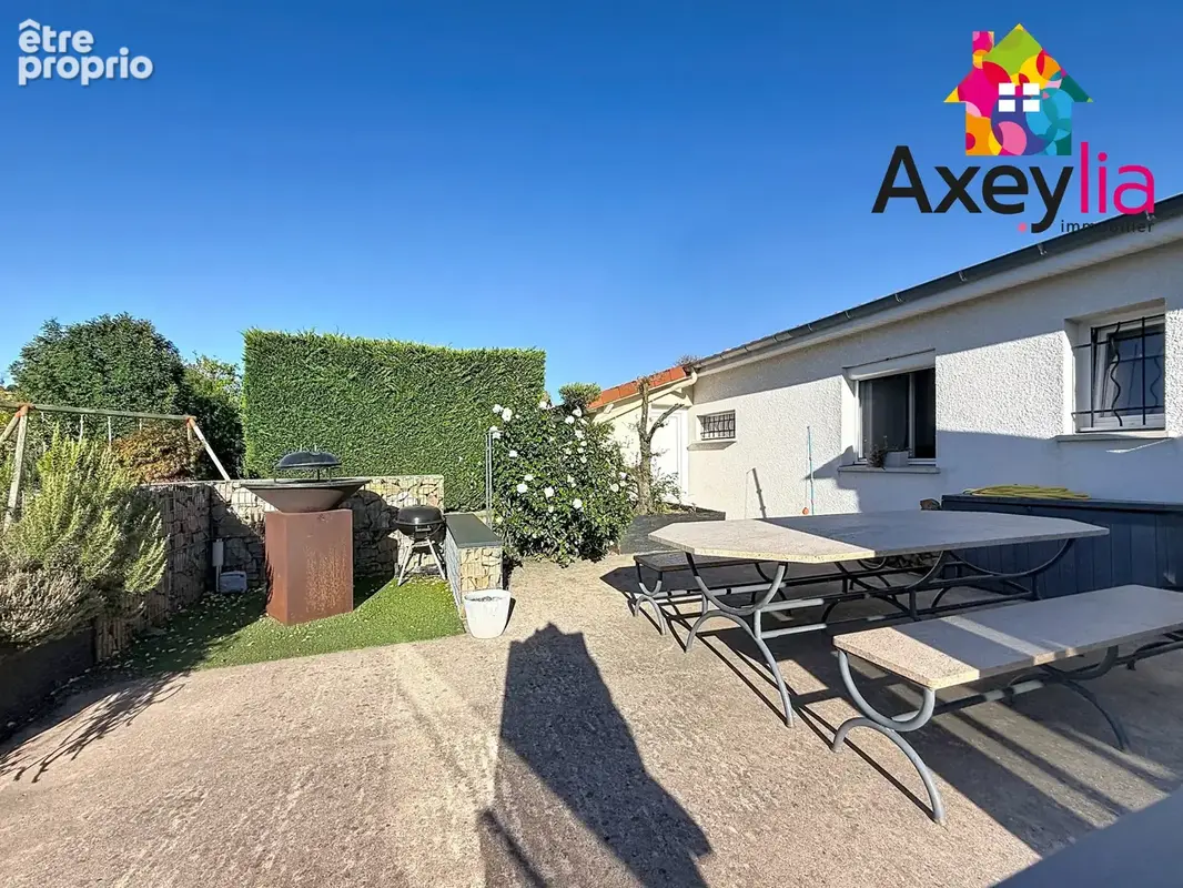 A vendre - belmont-de-la-loire -maison de 2014 de plain-pied avec 3 garages, véranda, - photo 3
