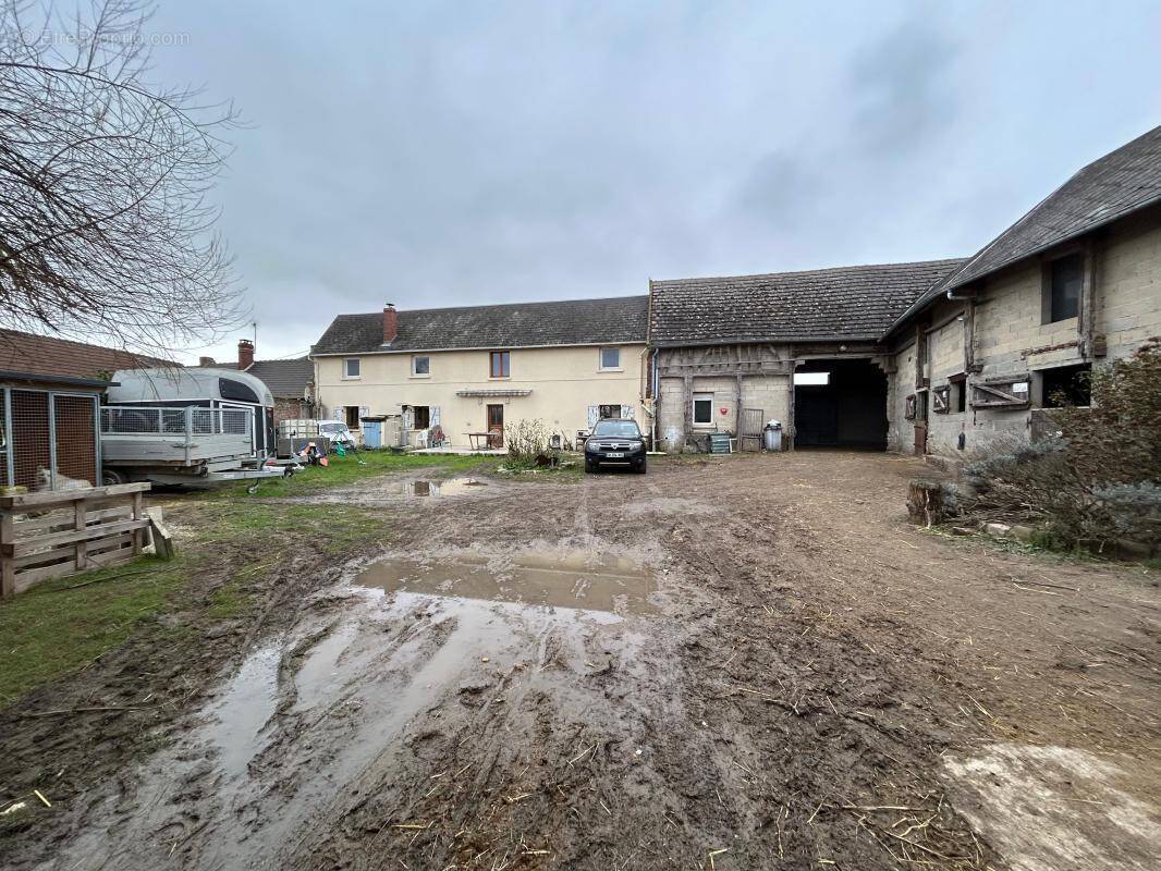 Maison à CREVECOEUR-LE-PETIT