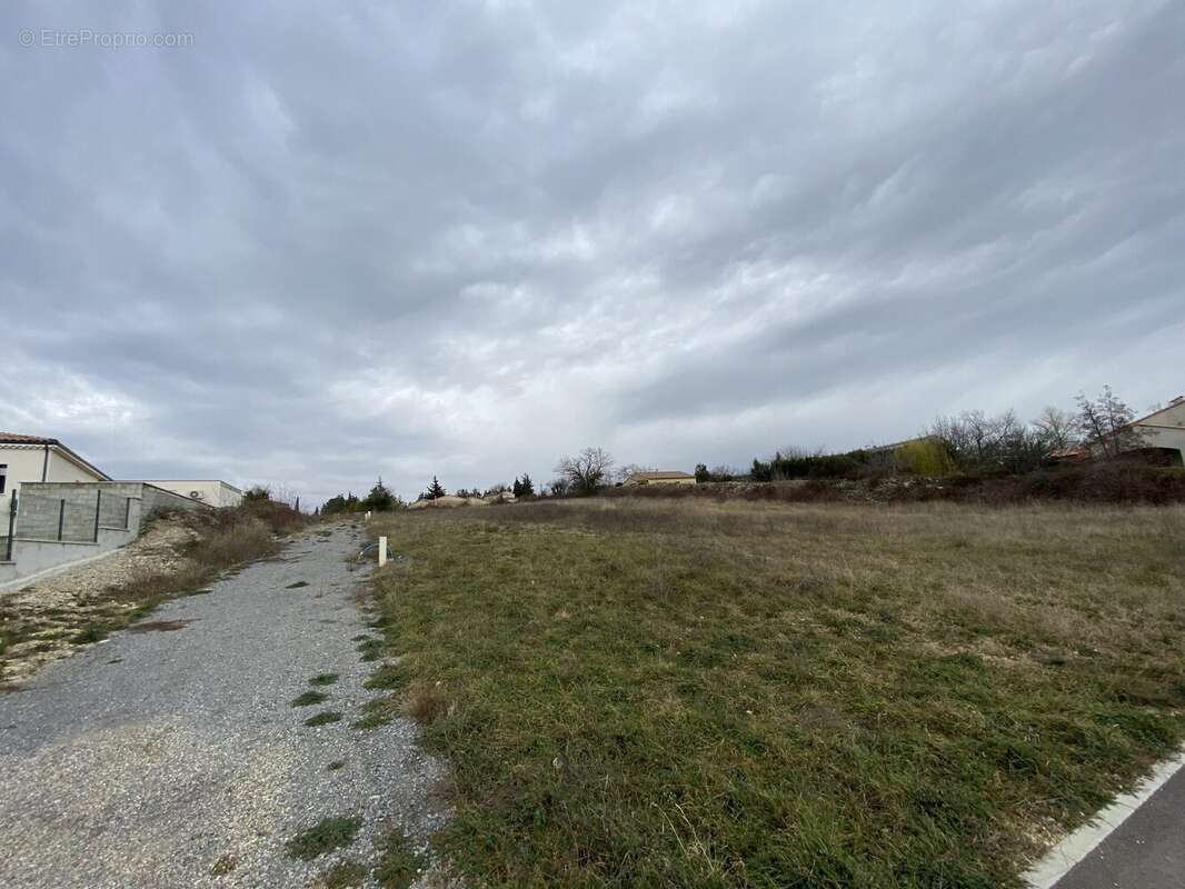 Terrain 900 m² à Villeneuve-De-Berg  - photo 3