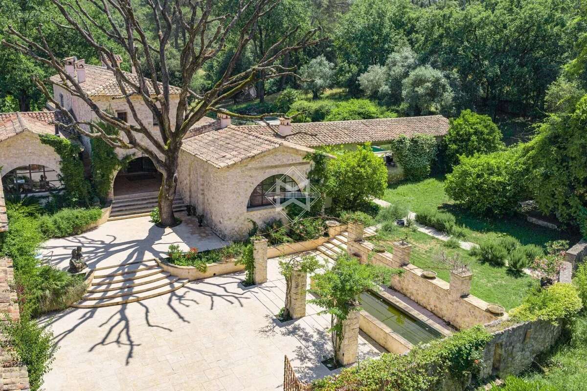 Maison à ROQUEFORT-LES-PINS