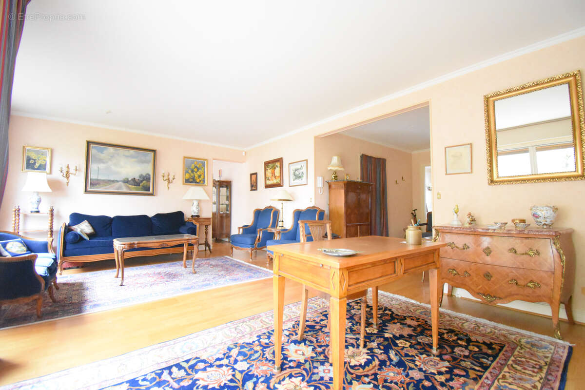 Appartement à VILLE-D'AVRAY