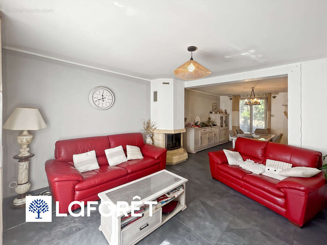 Maison traditionnelle 6 pièces à vendre à Sainte Geneviève des Bois - Réf 9159 - photo 4