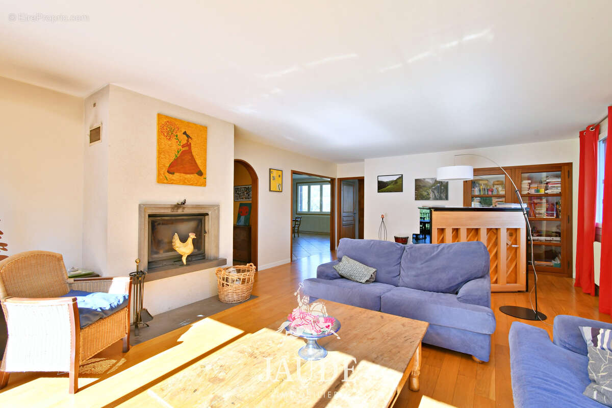 Maison d’architecte 160 m2 avec piscine + Appartement F3 de 61 m2 à rénover -Terrain 1 639 m2   L’Étang   Chan - photo 2