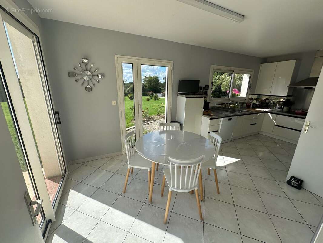 Maison 255 m² à Poilly-Lez-Gien  - photo 5