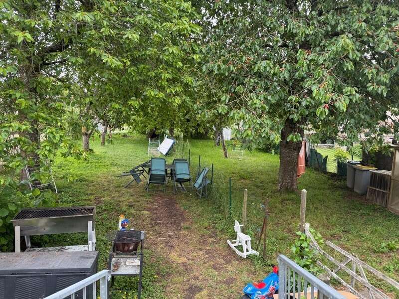 Appartement à MAIZIERES-LES-VIC