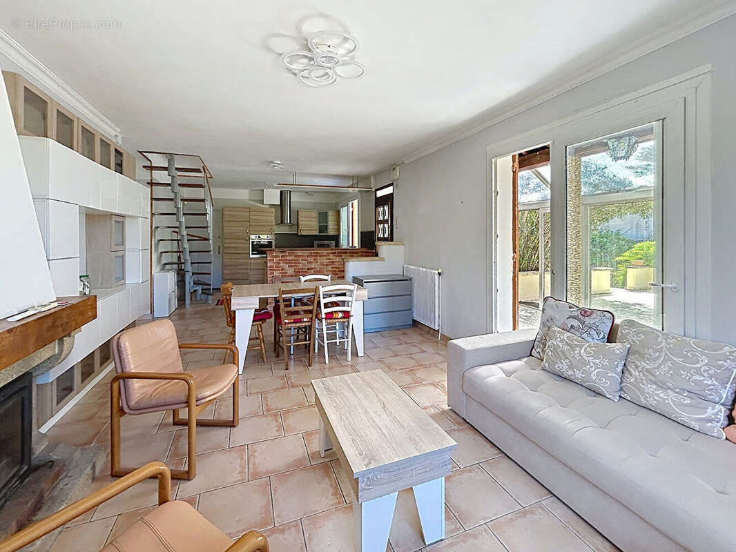 PIOLENC - Maison 5 chambres, garage et jardin - photo 6