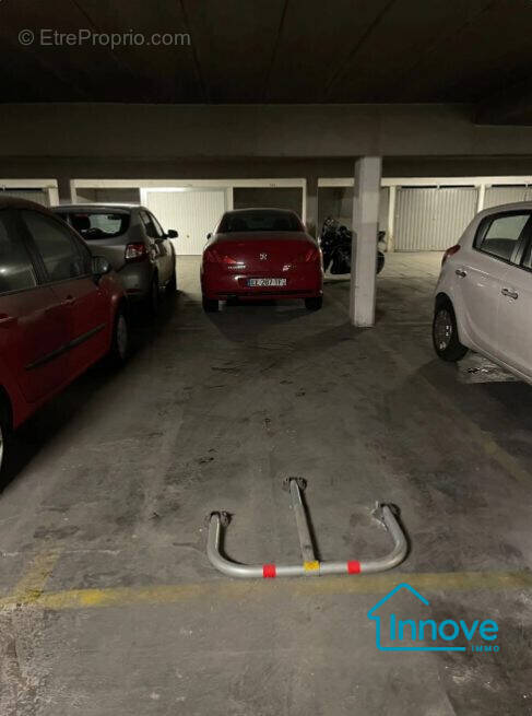 Parking à PARIS-15E