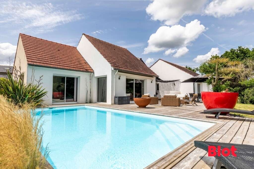 Maison à CHASNE-SUR-ILLET
