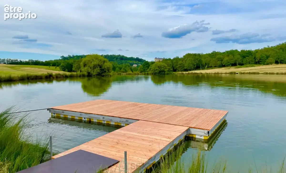 Somptueux domaine de 27 hectares dédié à l'événementiel, offrant un bâti immobilier d'environ 1800m² avec piscines et 5 étangs a - photo 17