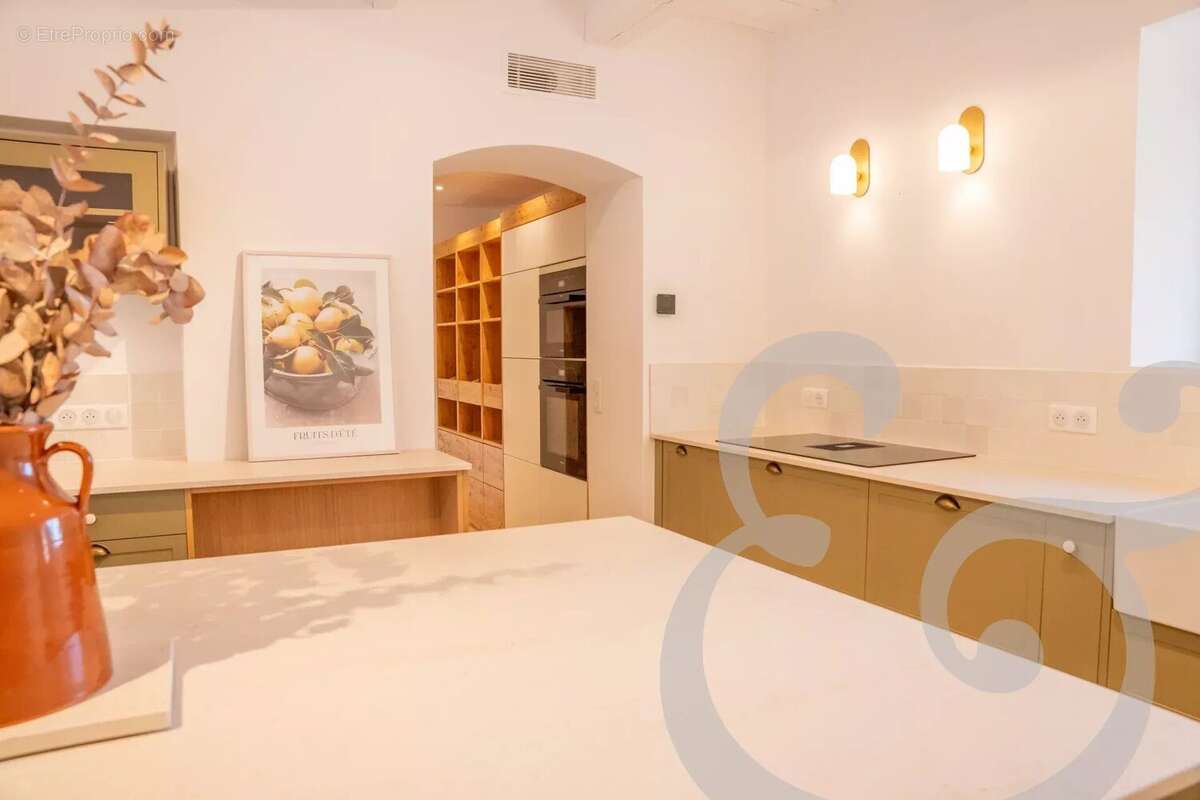 Maison à MAS-BLANC-DES-ALPILLES