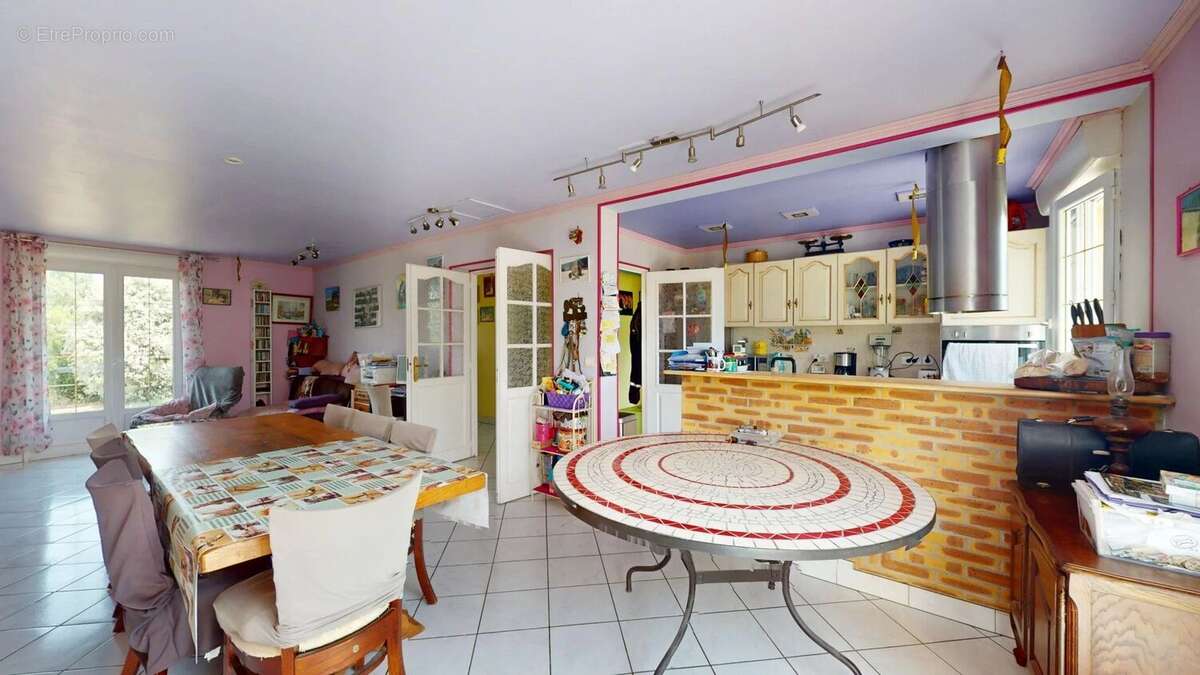 Maison à JOUY-LE-CHATEL