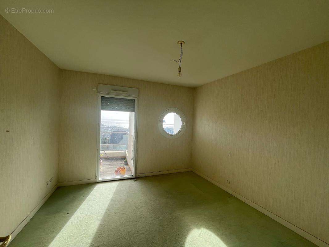 BREST : LA CORNICHE -Appartement T4 avec superbe vue mer - photo 3