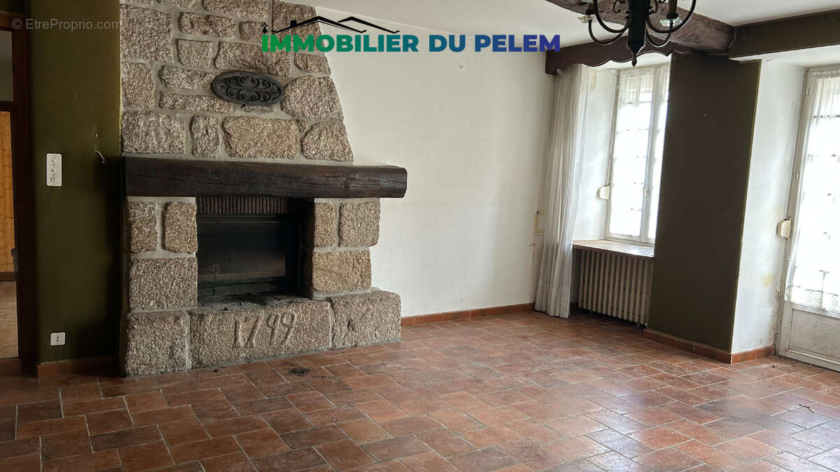 Maison à SAINT-NICOLAS-DU-PELEM