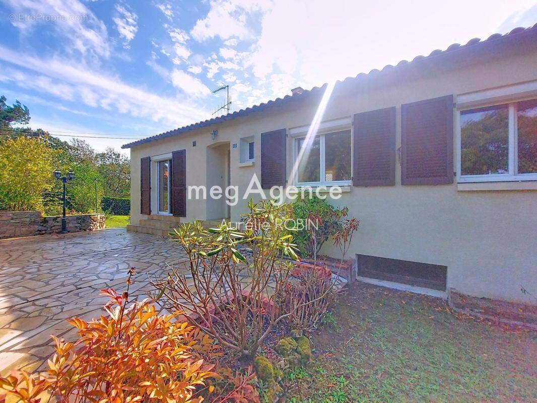 Maison à NUEIL-LES-AUBIERS