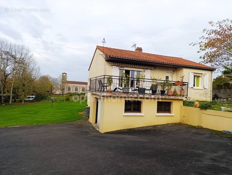 Maison à VERNOUX-EN-GATINE