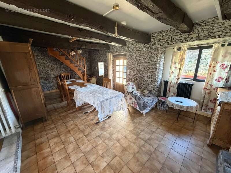 Maison à CLEDEN-POHER