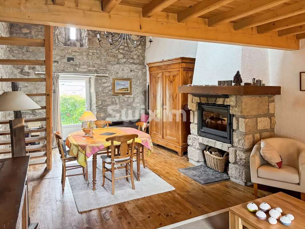 Maison à SAINT-APOLLINAIRE-DE-RIAS