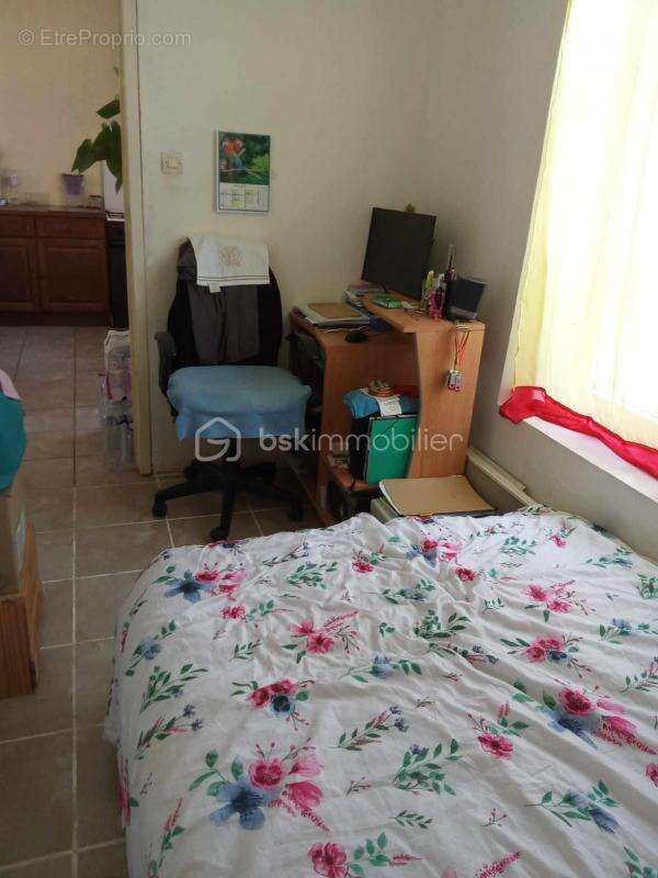 Maison à LES CORVEES-LES-YYS