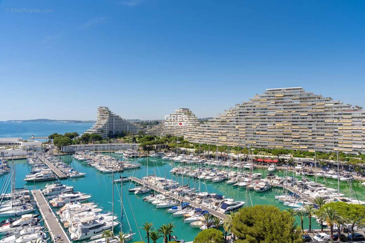 Appartement à VILLENEUVE-LOUBET