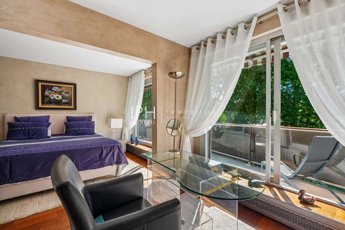 Appartement à NEUILLY-SUR-SEINE