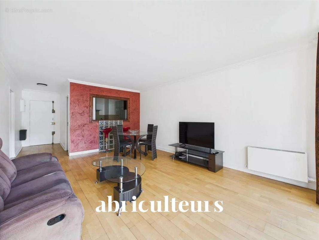 Appartement à COURBEVOIE