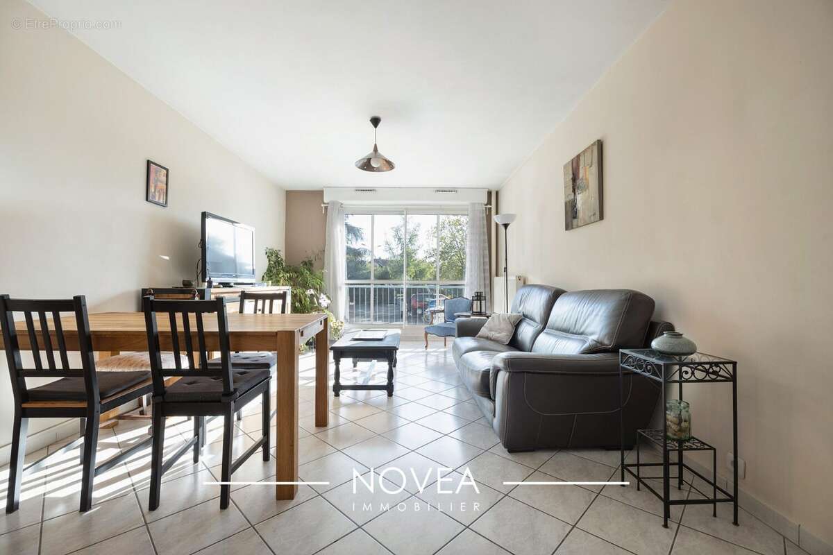 Appartement à MEYZIEU