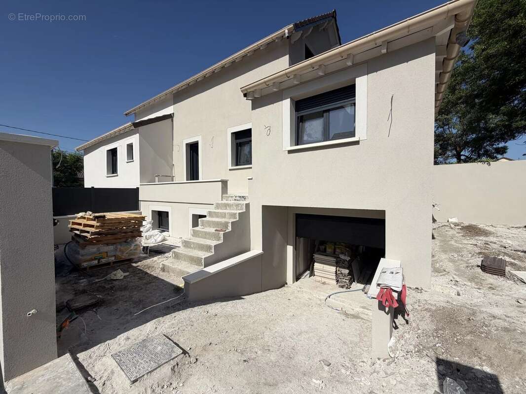 Maison à SARTROUVILLE