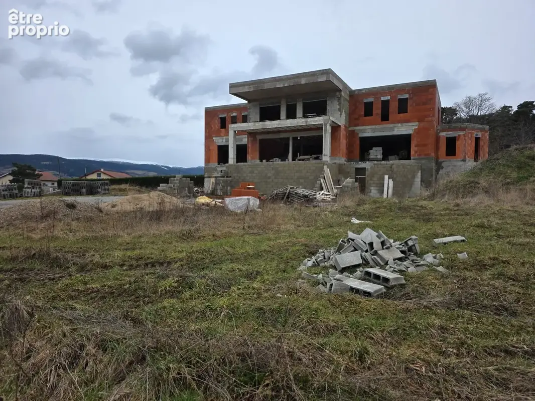 Maison à vendre 19 pièces proche de MONTBRISON (42) 500 m2 avec 6233 m2 de terrain - photo 4