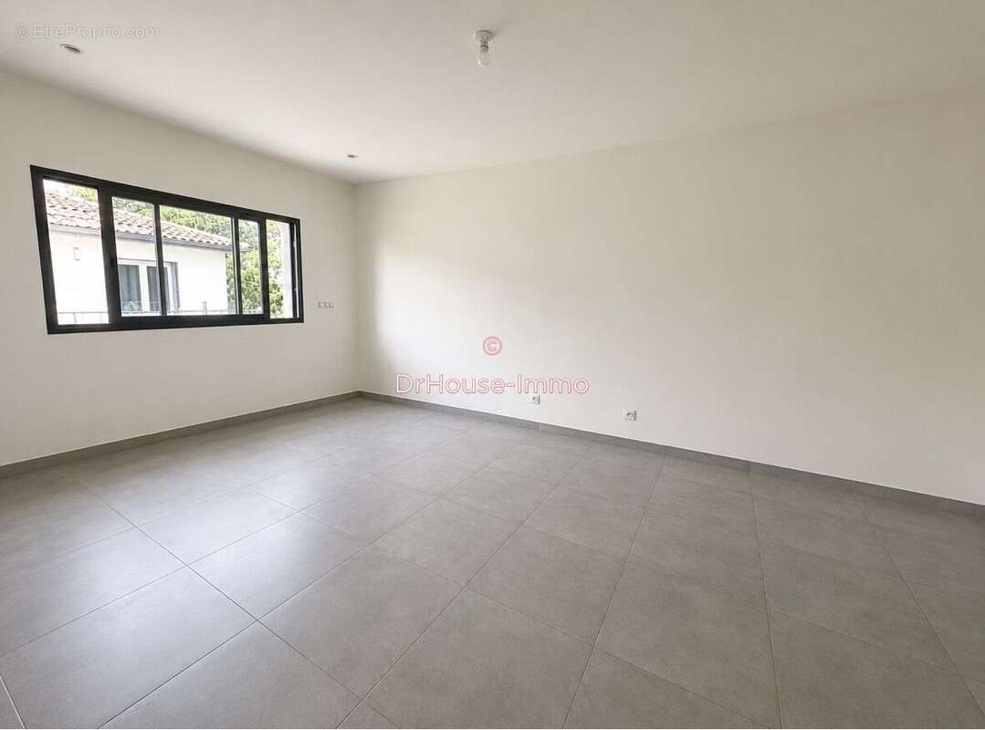 Maison à BEYCHAC-ET-CAILLAU