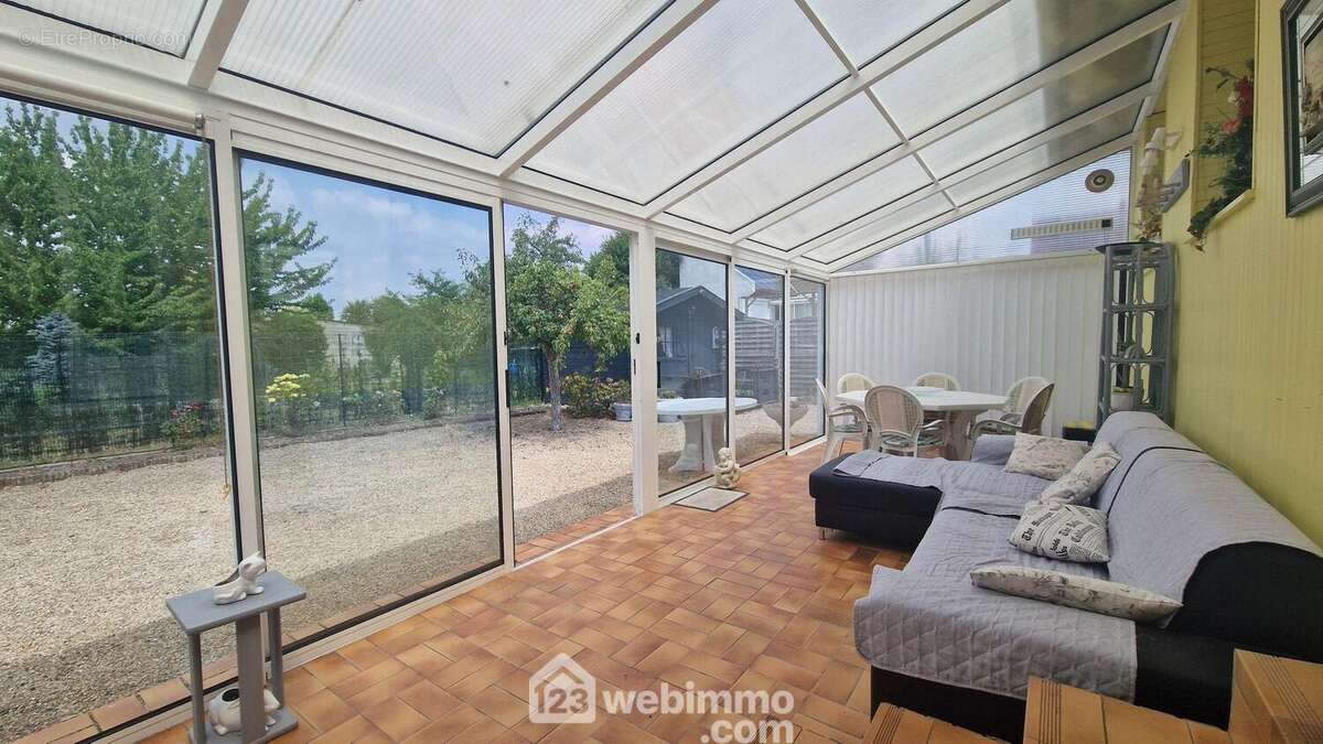 Une belle véranda de 21 m² qui peut être aménagée selon vos envies