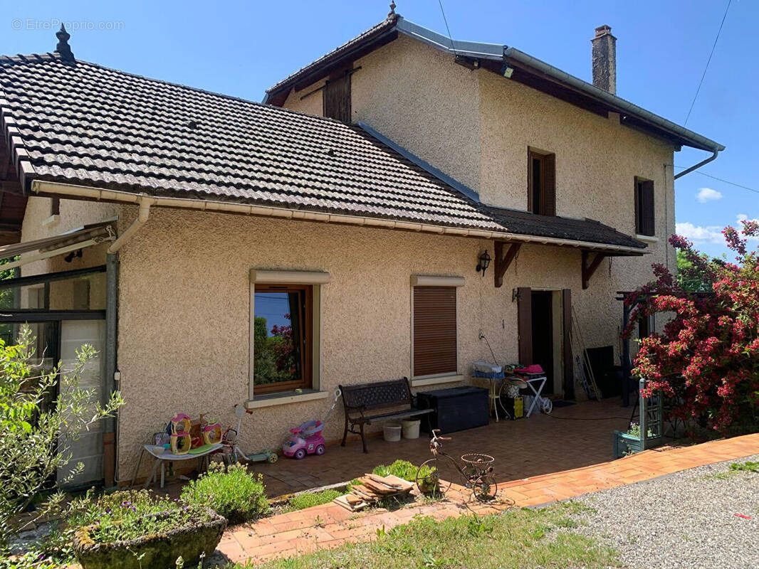 Maison à SAINT-JEAN-DE-CHEVELU