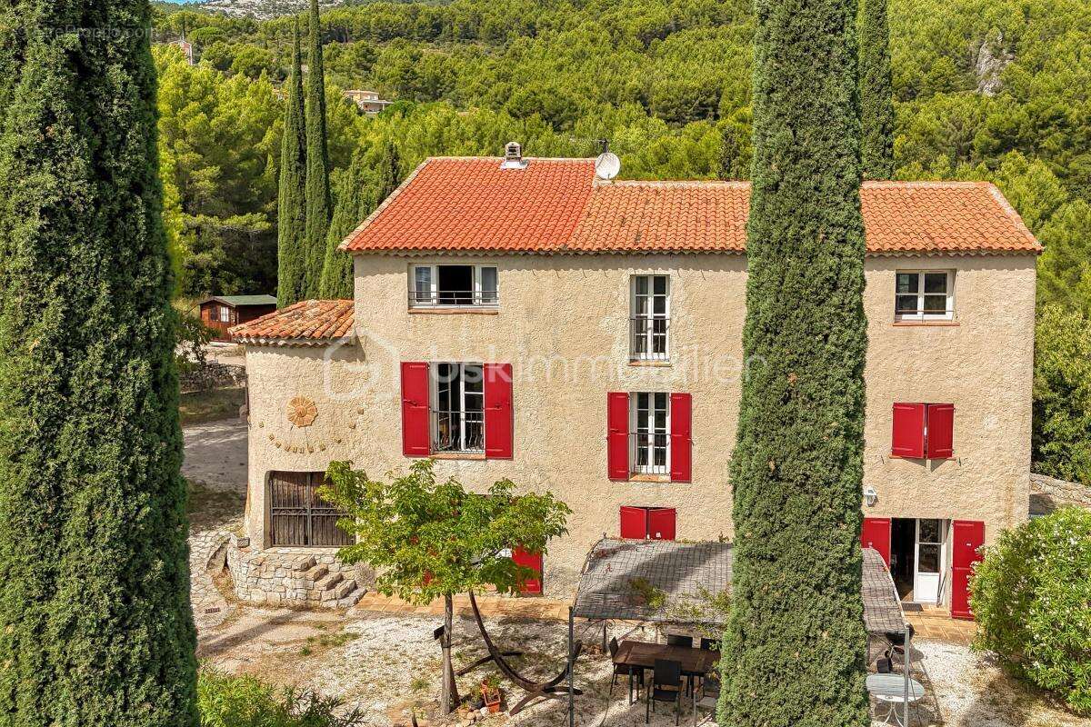 Maison à LE REVEST-LES-EAUX