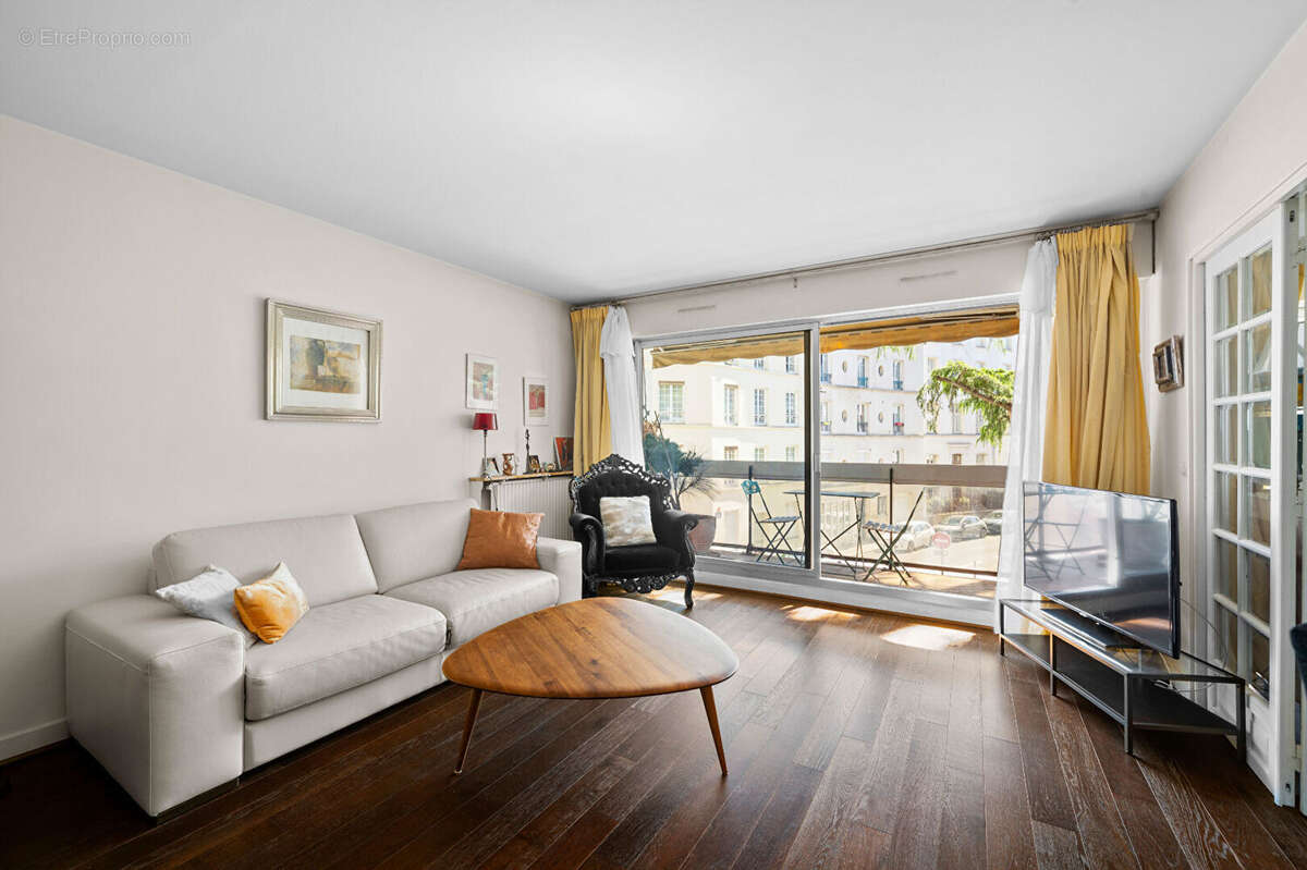Appartement à PARIS-14E