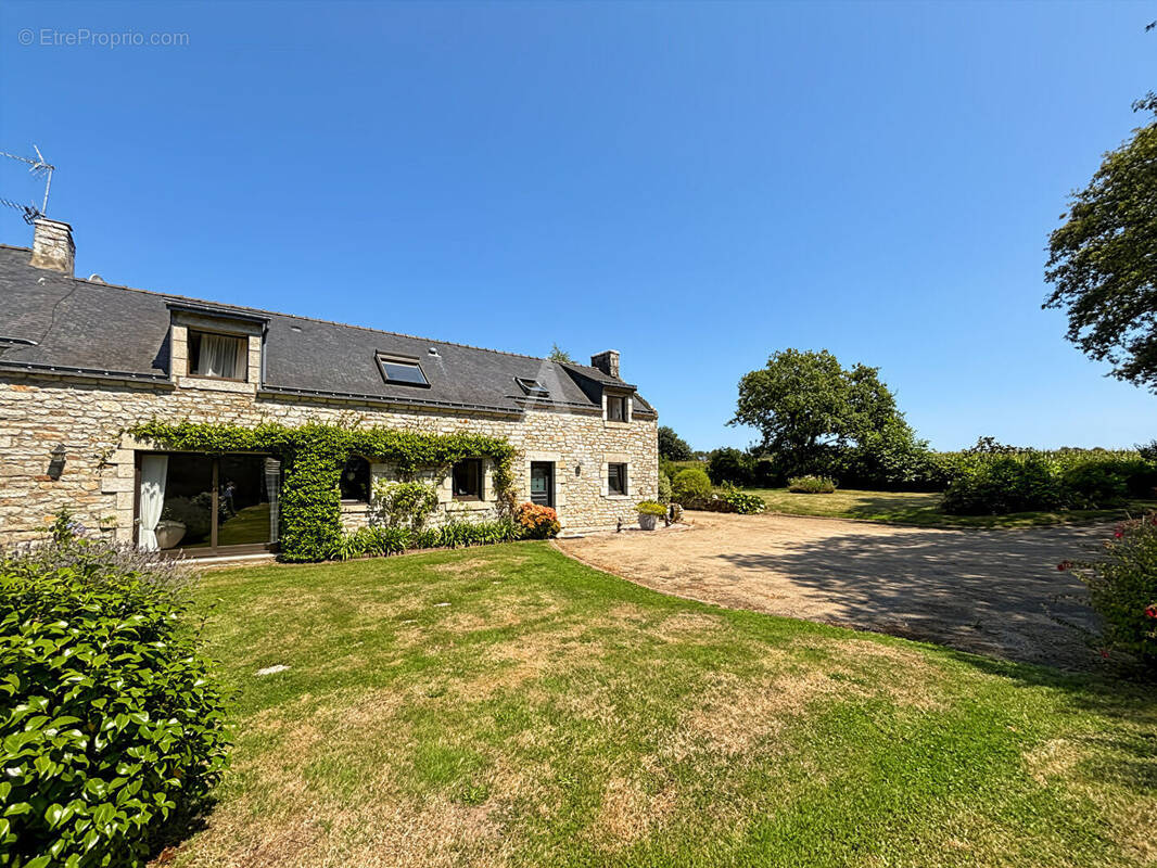 Maison à SAINT-AVE