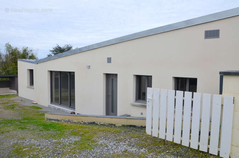 Maison à SAINT-JULIEN-DE-VOUVANTES