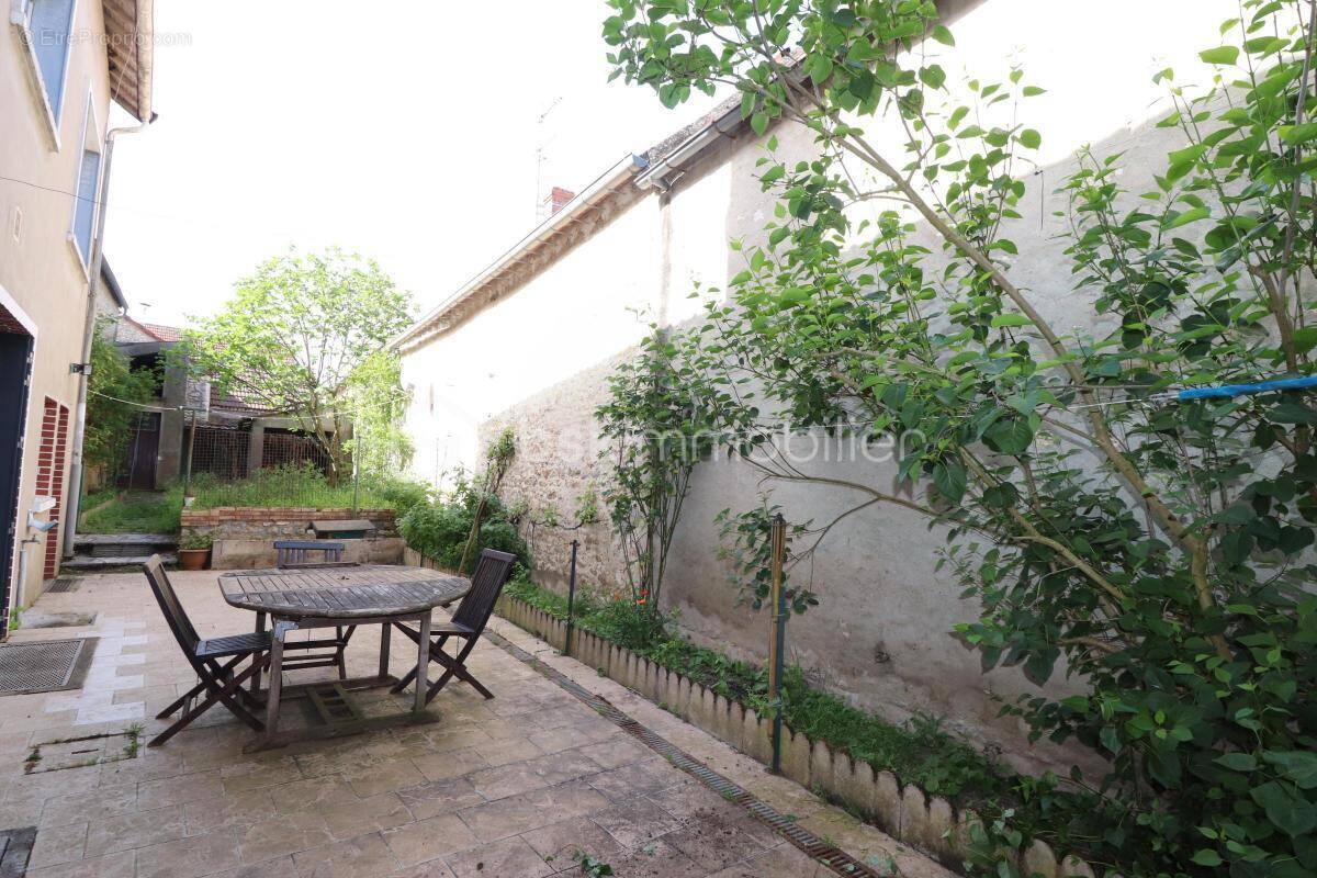 Appartement à PUSSAY