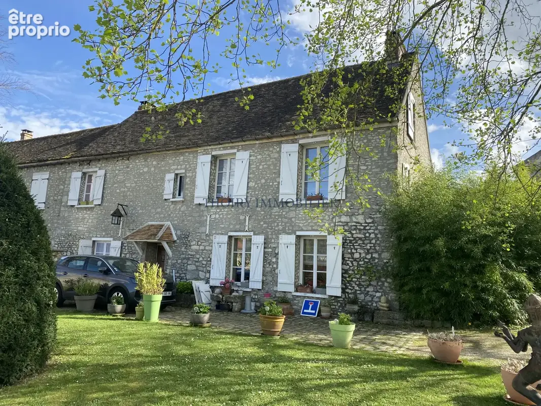 Maison ancienne de charme de 5 pièces sur 478 m2 de terrain. - photo 2
