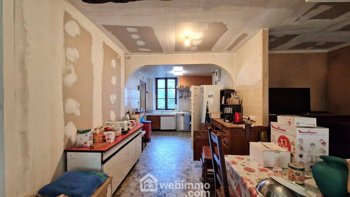 Il est ouvert sur... - Maison à SISSONNE