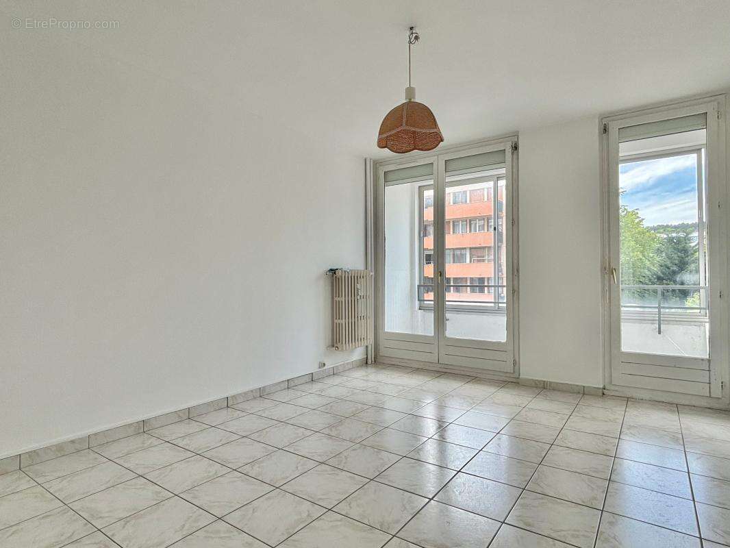 Appartement à CHENOVE