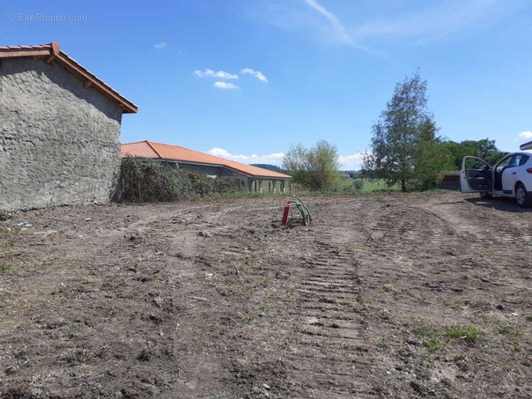 Terrain 1355 m² à Bongheat  - photo 10