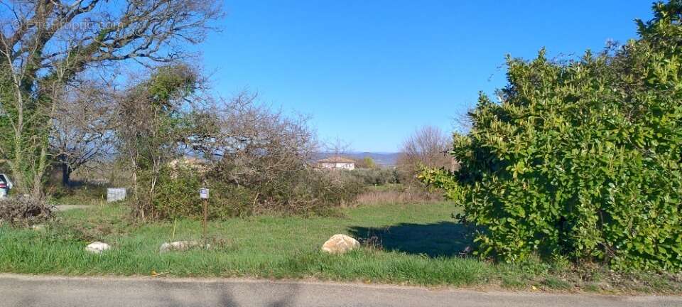 Terrain à SAINT-PRIVAT-DE-CHAMPCLOS