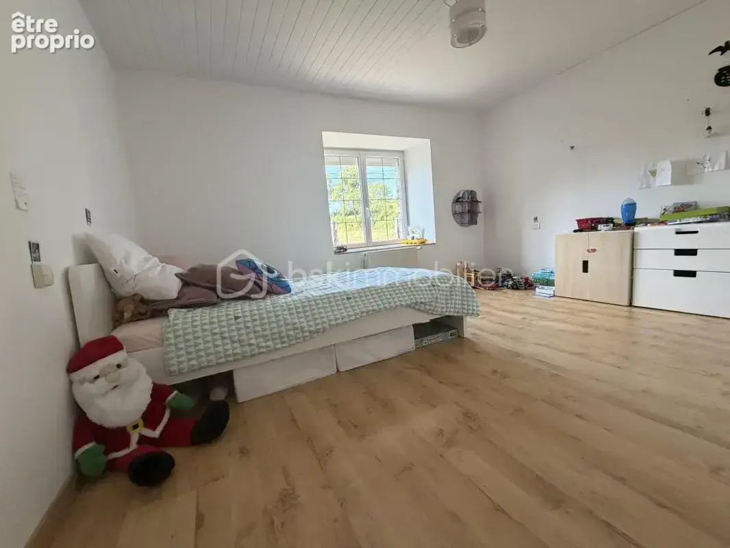 À VENDRE – Maison de caractère avec vaste terrain et installations équestres - photo 8