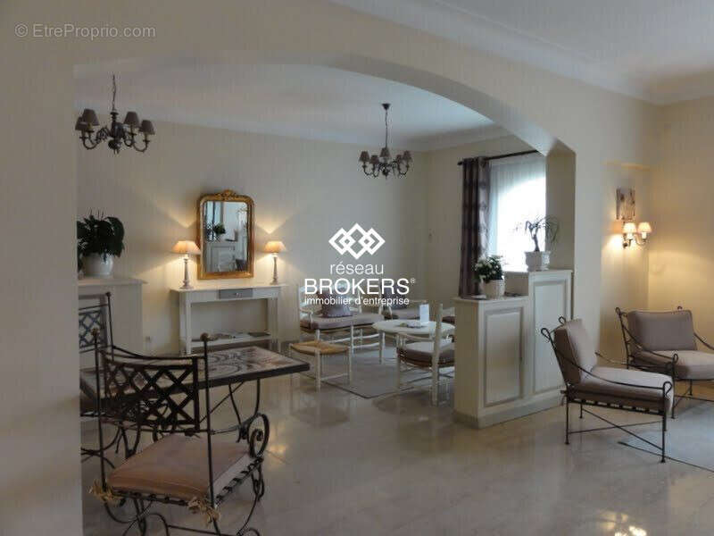 Commerce à TARASCON