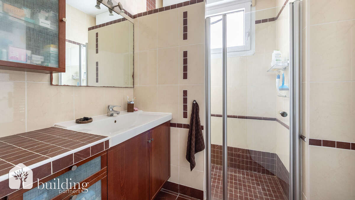 Appartement à COURBEVOIE